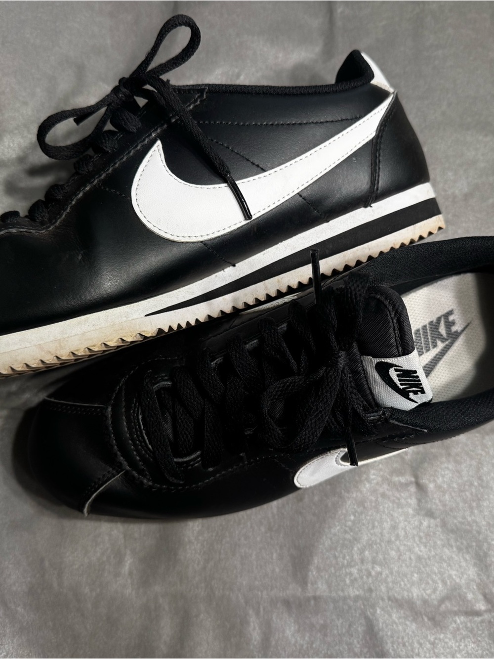 Nike Black & White Womens Retro Runner Sneakers - Picture 4 of 6